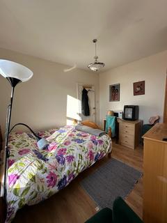 1 bedroom in a house share to rent, Dynevor Road, London N16