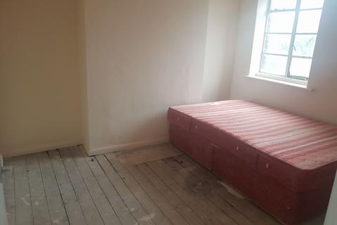 2 bedroom terraced house to rent, Eastern Avenue, Ilford