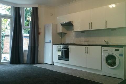 1 bedroom flat to rent, Beech House Road