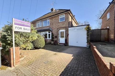 4 bedroom semi-detached house for sale, Hawthorn Close, Dunstable