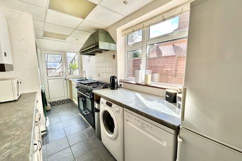 4 bedroom semi-detached house for sale, Hawthorn Close, Dunstable