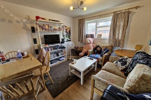 3 bedroom flat to rent, Derby Street