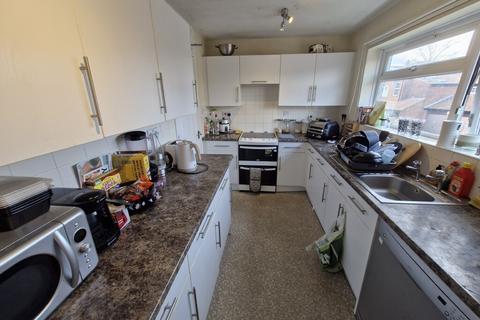 3 bedroom flat to rent, Derby Street