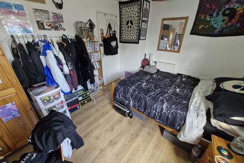 3 bedroom flat to rent, Derby Street