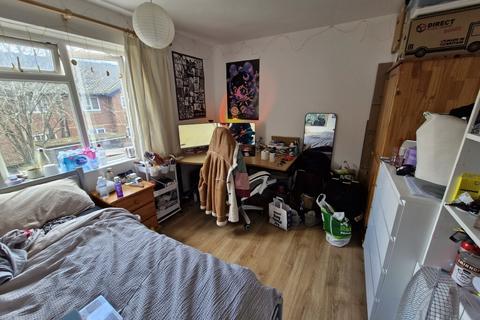 3 bedroom flat to rent, Derby Street
