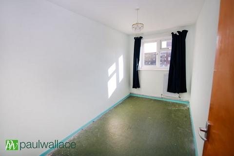 2 bedroom flat for sale, Slipe Lane, Turnford