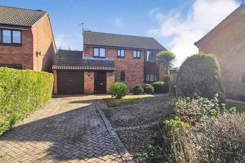 4 bedroom detached house to rent, Elton Close, Balderton, Newark, NG24 3JY