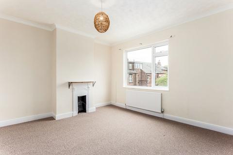 3 bedroom terraced house to rent, Beech Grove Avenue, Leeds LS25