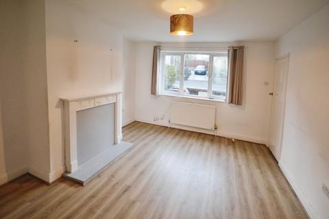 3 bedroom terraced house to rent, Quoit Green, Derbyshire S18