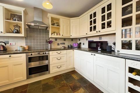 10 Carlton Close, Mickle Trafford, Chester, CH2 4TE