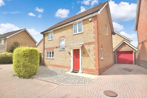 3 bedroom detached house to rent, Shepherds Close, Herts CM23