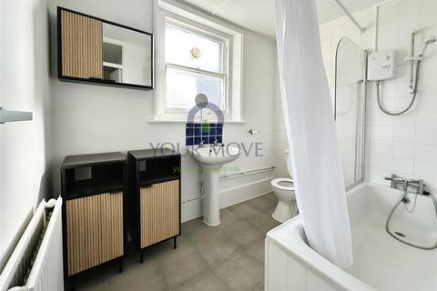 2 bedroom flat to rent, Kidbrooke Grove, London SE3