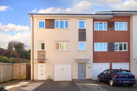 4 bedroom end of terrace house for sale, Adeyfield Road, Hemel Hempstead