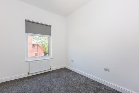 2 bedroom terraced house to rent, Wigan Road, Wigan WN6