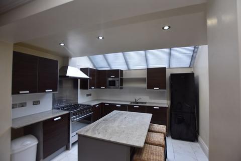 2 bedroom flat to rent, Truman House, Nottingham