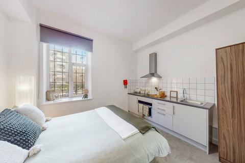 Studio to rent, NW6