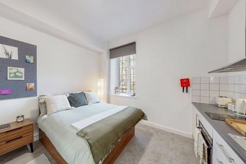 Studio to rent, NW6