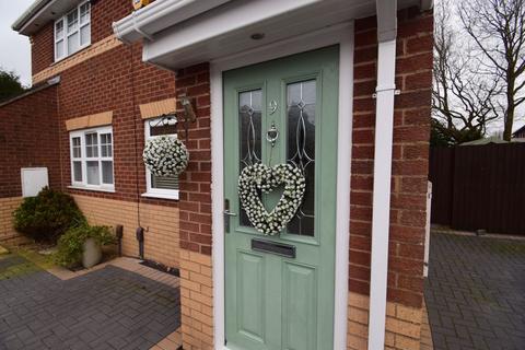 2 bedroom semi-detached house to rent, Mullein Close, Warrington
