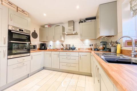 1 Hedgerow Road, Streethay, Lichfield, WS13 8SZ