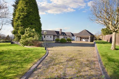 4 bedroom detached bungalow for sale, Windmill Hill, Rough Close