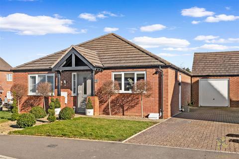 3 bedroom detached bungalow for sale, Cartwright Way, Evesham WR11