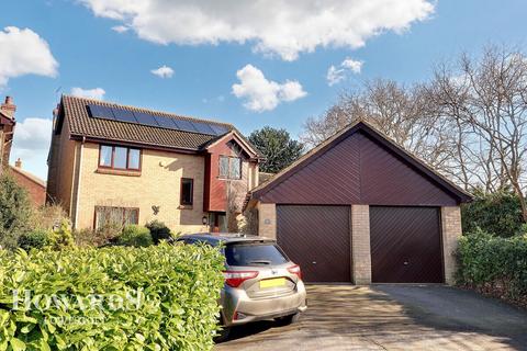 5 bedroom detached house for sale, Fastolf Close, Lowestoft