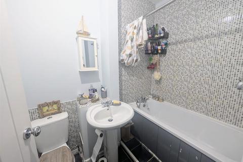 2 bedroom terraced house for sale, Long Row, Newark