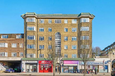 3 bedroom flat to rent, Streatham High Road, London SW16