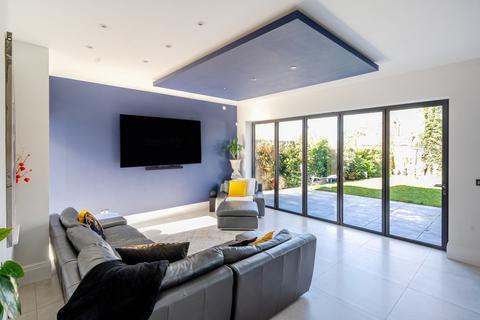 Southerly Warren Road, Bromley, BR2 7AN