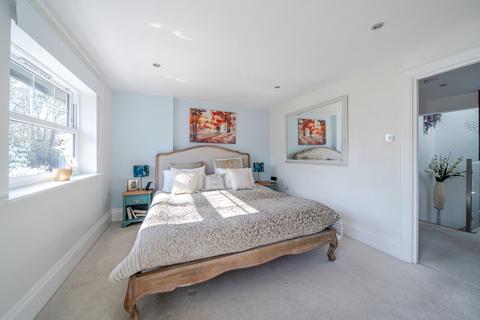 Southerly Warren Road, Bromley, BR2 7AN
