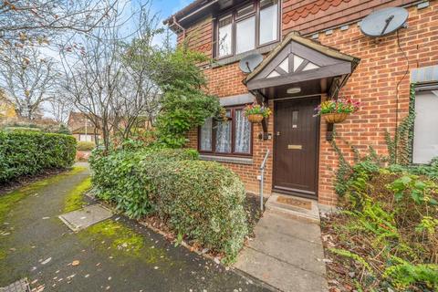 1 bedroom flat for sale, Woking,  Surrey,  GU22