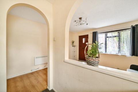 1 bedroom flat for sale, Woking,  Surrey,  GU22