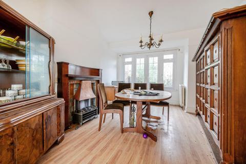27 Singleton Scarp, London, N12 7AR