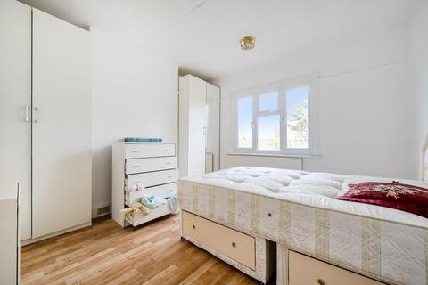 27 Singleton Scarp, London, N12 7AR
