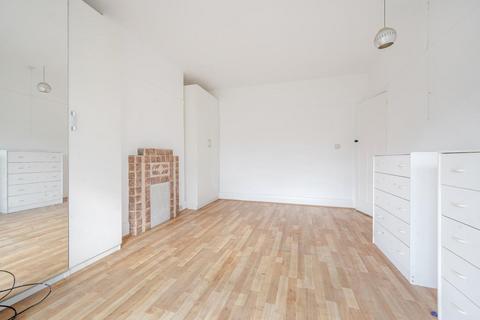 27 Singleton Scarp, London, N12 7AR