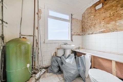 27 Singleton Scarp, London, N12 7AR