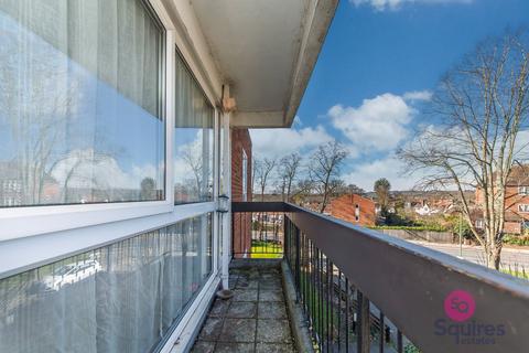 2 bedroom flat for sale, Hendon Lane, London, N3