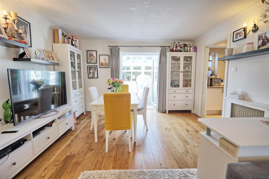 Living/dining room
