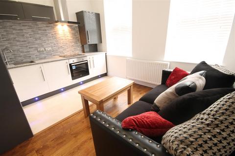 2 bedroom apartment to rent, Lansdowne Court, Gosforth