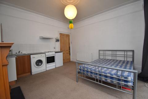 Studio to rent, Penerley Road Catford SE6