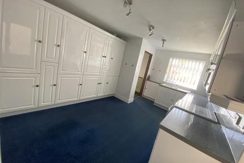 2 bedroom house to rent, School Avenue, Hucknall, Nottingham