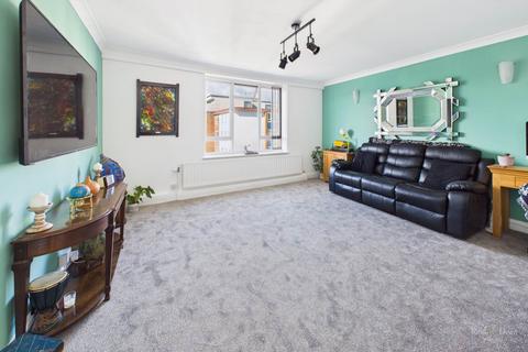 1 bedroom flat for sale, Howard Sqaure, Eastbourne