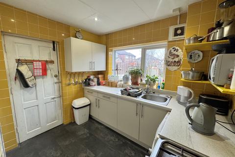 3 bedroom semi-detached house for sale, Matlock Road, Reddish