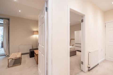 16 Dean Street, Edinburgh, EH4 1LW