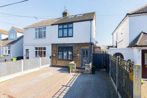 3 bedroom semi-detached house for sale, Warners Bridge Chase, Rochford, SS4