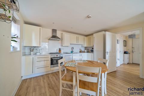 2 bedroom flat for sale, Cloatley Crescent, Royal Wootton Bassett, Royal Wootton Bassett, SN4