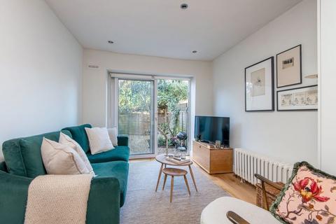 15b Powell Road, London, E5 8DJ