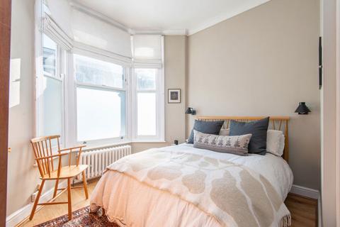 15b Powell Road, London, E5 8DJ