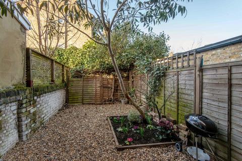 15b Powell Road, London, E5 8DJ