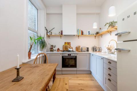 15b Powell Road, London, E5 8DJ